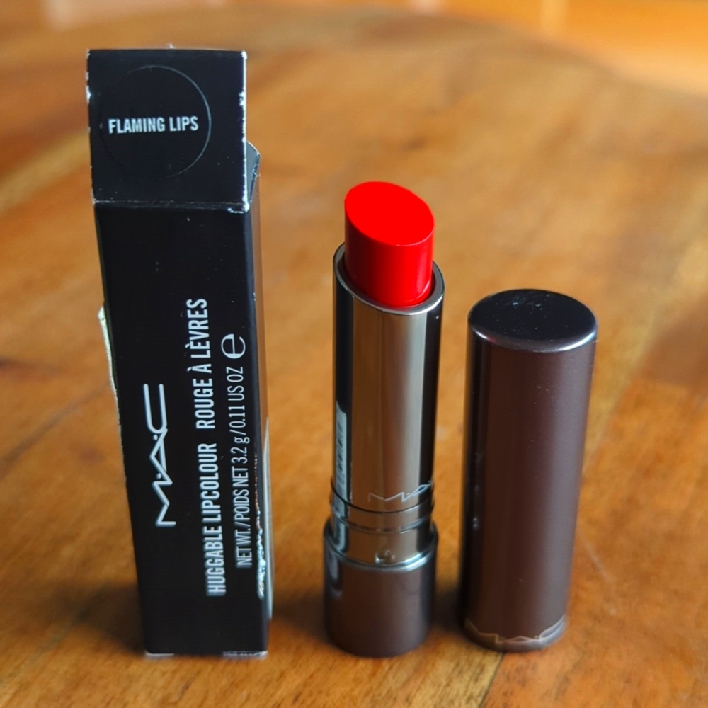 [RARE] discontinued MAC huggable lip color - shade FLAMING LIPS